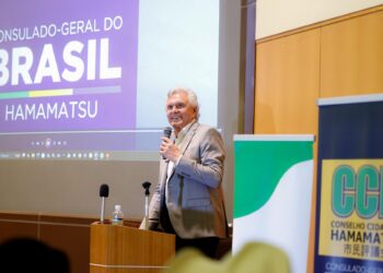 Caiado durante palestra em Hamamatsu. Fotos: Junior Guimarães/Agência Cora Coralina de Notícias