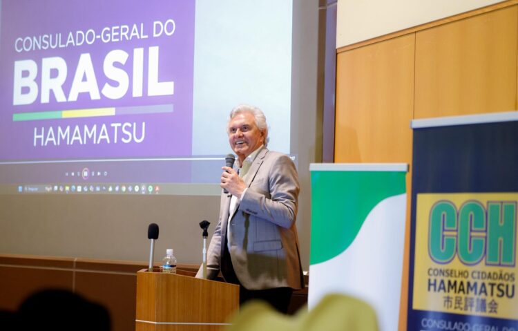 Caiado durante palestra em Hamamatsu. Fotos: Junior Guimarães/Agência Cora Coralina de Notícias