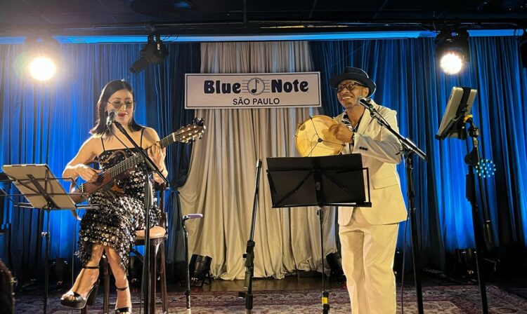 Cantora Mika da Silva e Roberto Casanova durante show em São Paulo. Foto: Cedida