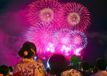 Festival reúne os principais fabricantes de fogos de artifício do país