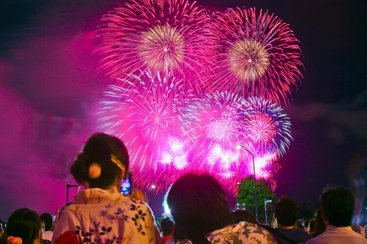 Festival reúne os principais fabricantes de fogos de artifício do país