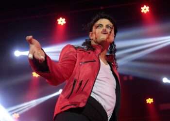 Rodrigo Teaser no espetáculo “Tributo ao Rei do Pop”. Foto: Divulgação