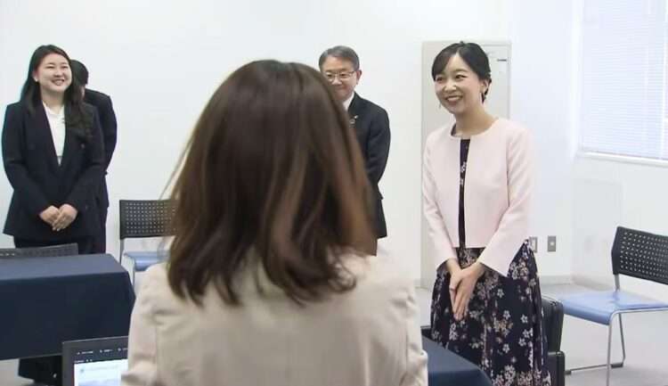 Princesa Kako durante encontro em Hamamatsu. Foto: Reprodução/FNN