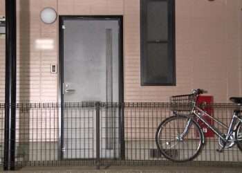 Apartamento onde pai e filho moravam, em Narita. Foto: Reprodução/JNN