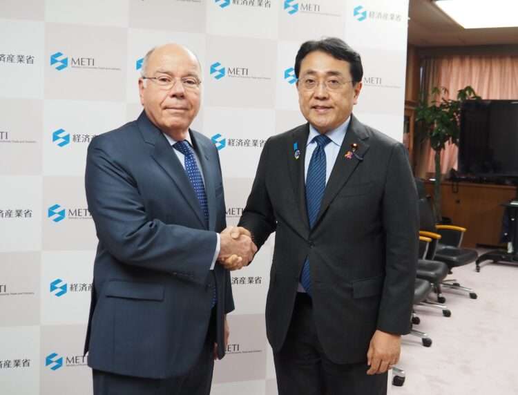 Mauro Vieira com o Ministro da Economia, Comércio e Indústria do Japão, Ryosei Akazawa. Foto: Reprodução/Ministry of Economy, Trade and Industry