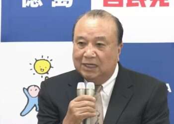 Mamoru Fukuyama, parlamentar responsável por temas ligados à Agência de Imigração. Foto: Reprodução/NHK