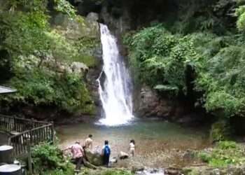 Cachoeira Ushi no Taki, em Toyokawa. Foto: Reprodução/Tokai TV