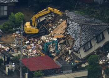 Casa atingida por deslizamento de terra em Ashikaga, Tochigi. Foto: Reprodução/NHK