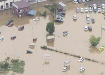 Alagamento em Chiba após fortes chuvas. Fotos: Reprodução/NHK/ANN