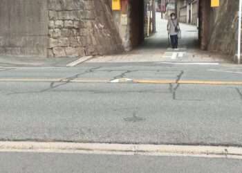 Rua estreita por onde trafegava a idosa. Foto: Reprodução/TSS