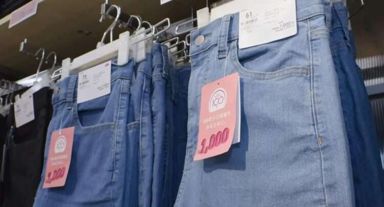 Calças de ¥1.000 da Aeon. Foto: Reprodução/ANN