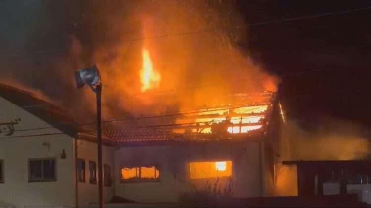 Incêndio em confeitaria na cidade de Motosu, Gifu. Foto: Reprodução/CBC