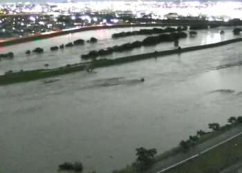 Rio Shonai, em Aichi, com nível elevado de água. Foto: Reprodução/FNN