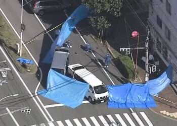 Policiais investigam disparos em Kobe. Foto: Reprodução/ANN
