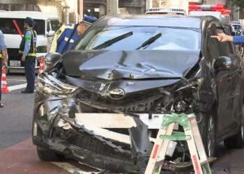 Carro que atingiu a vítima, em Tóquio. Foto: Reprodução/ANN